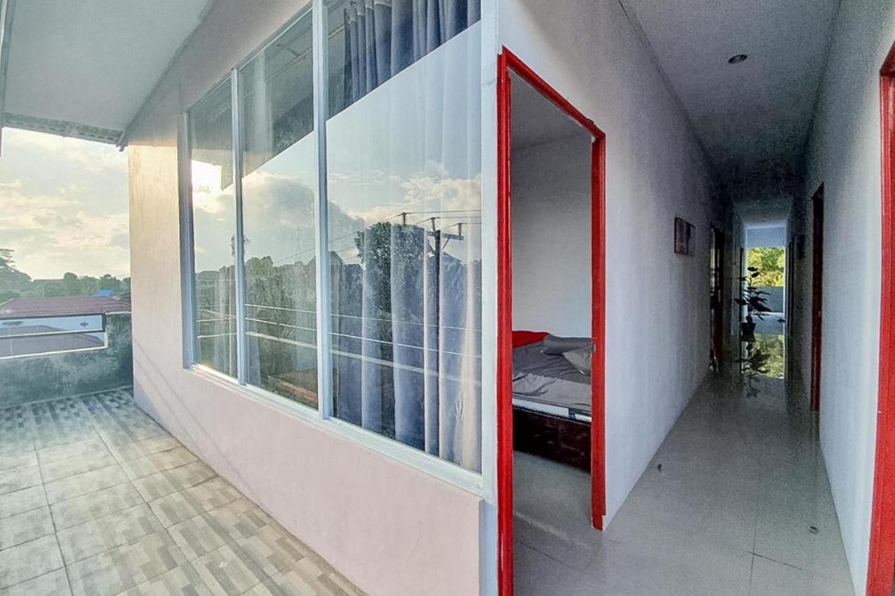 Sky Residence Tomohon Mitra Reddoorz Esterno foto